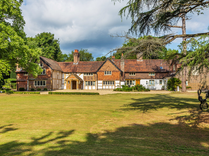 9 Bed House Detached To Rent in Charlwood